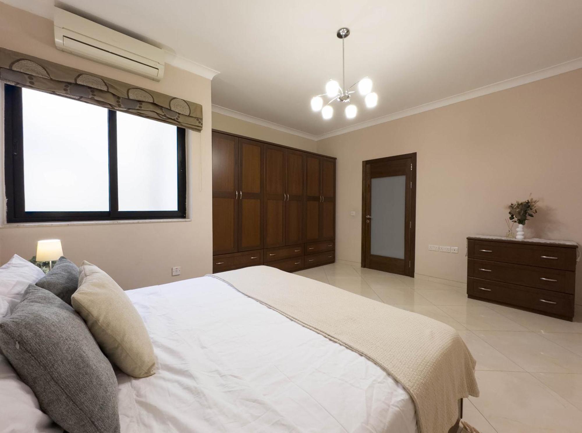 Jacuzzi Terrace Getaway With Valletta Views Apartment Sliema