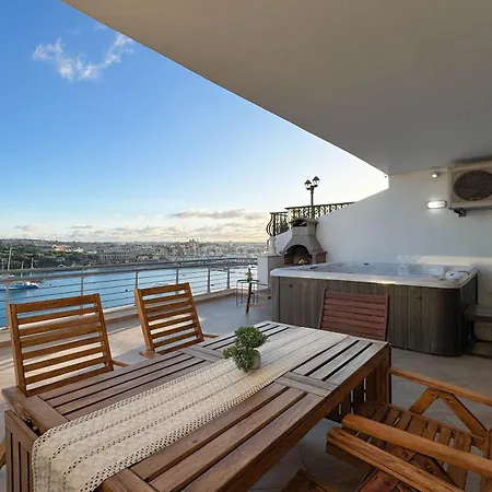 Jacuzzi Terrace Getaway With Valletta Views Sliema Exterior photo