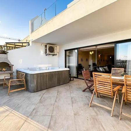 Jacuzzi Terrace Getaway With Valletta Views Sliema Exterior photo