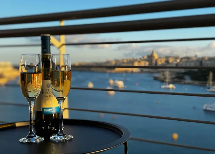 Jacuzzi Terrace Getaway With Valletta Views