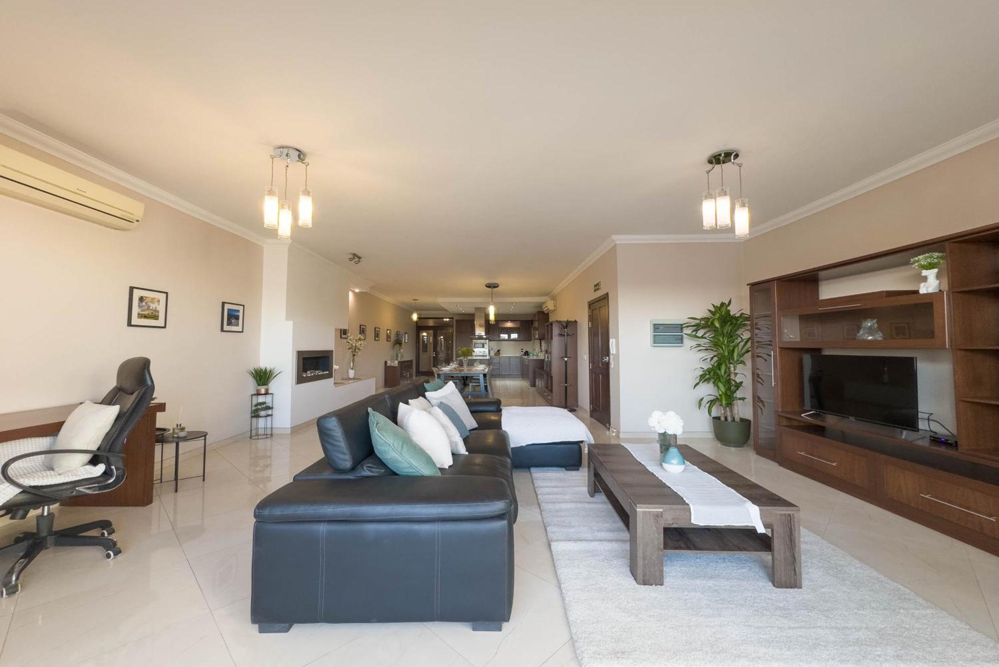 Jacuzzi Terrace Getaway With Valletta Views Appartement